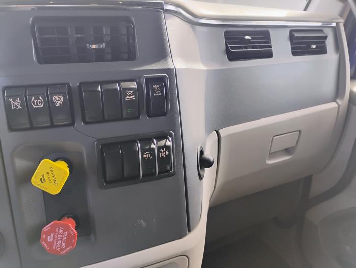 2022 Peterbilt 579-22