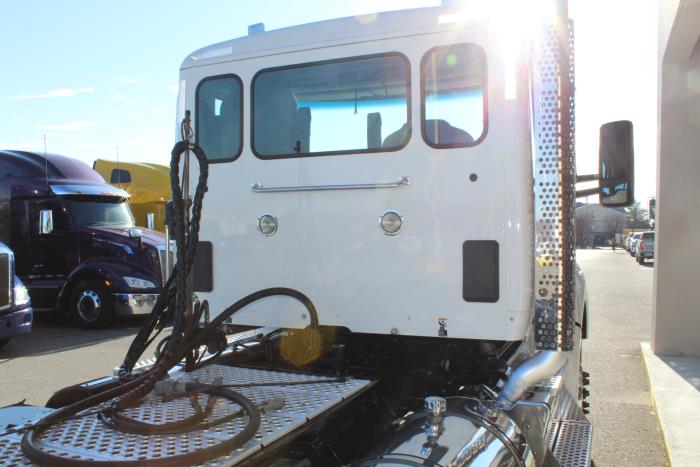 2023 Kenworth T880-6