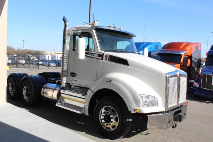 2023 Kenworth T880-9