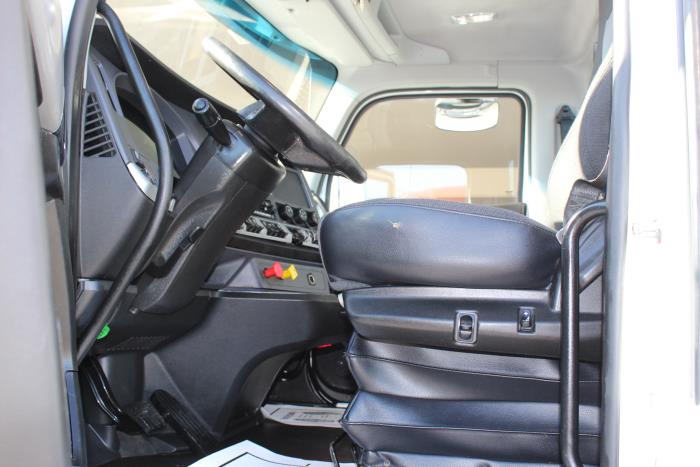 2023 Kenworth T880-10