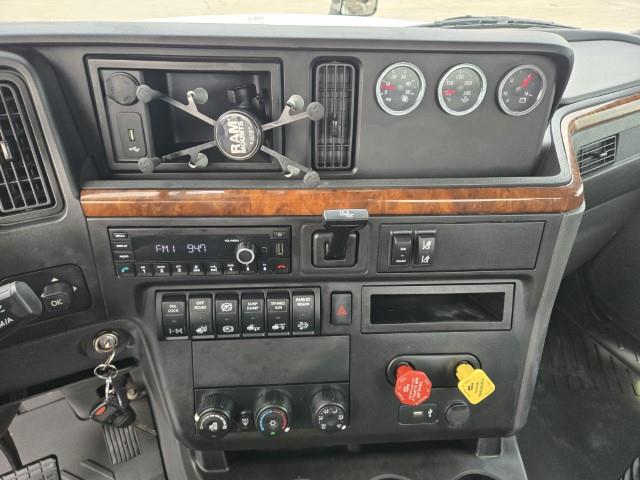 2022 International LT625-8