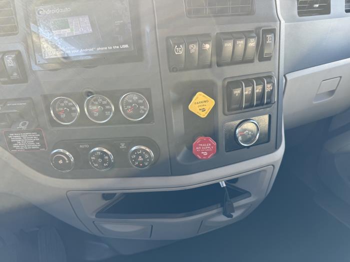 2020 Peterbilt 579-8
