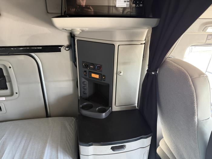 2020 Peterbilt 579-27