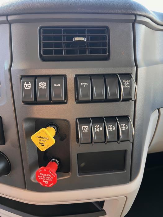 2026 Peterbilt 567-27