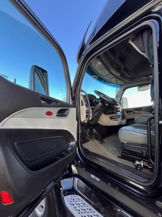 2023 Peterbilt 579-6