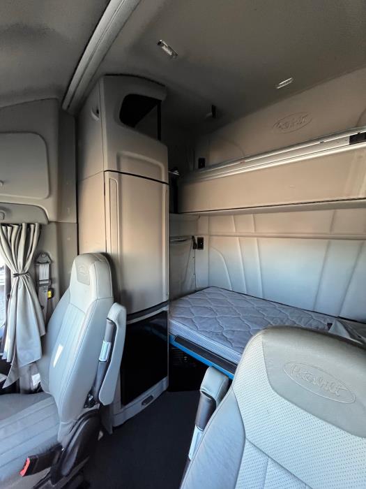 2023 Peterbilt 579-7