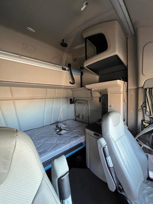 2023 Peterbilt 579-10