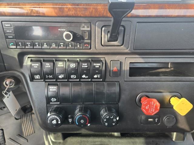 2022 International LT625-11