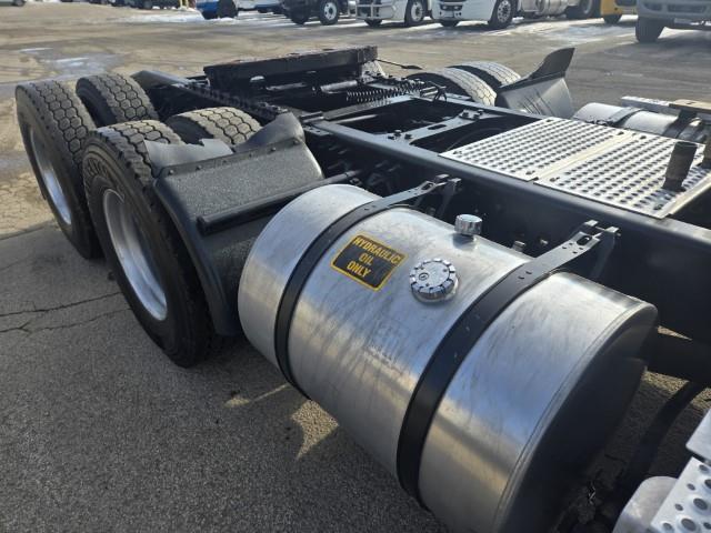 2022 International LT625-16