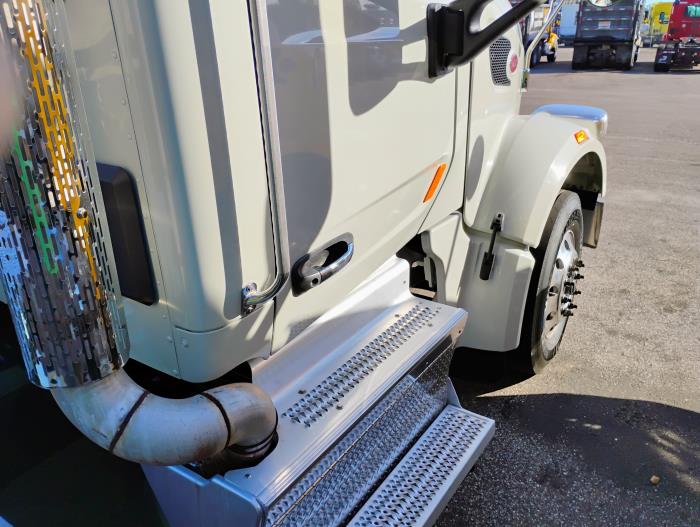 2021 Peterbilt 567-9