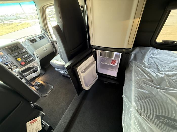 2026 Peterbilt 589-22