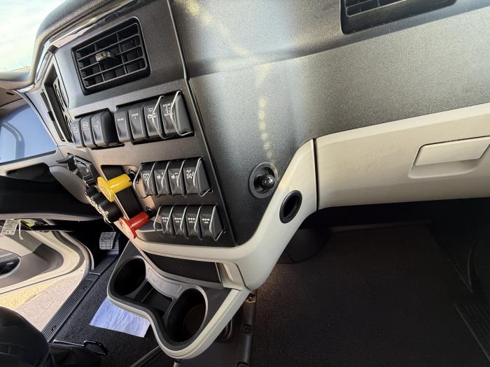 2026 Peterbilt 589-25