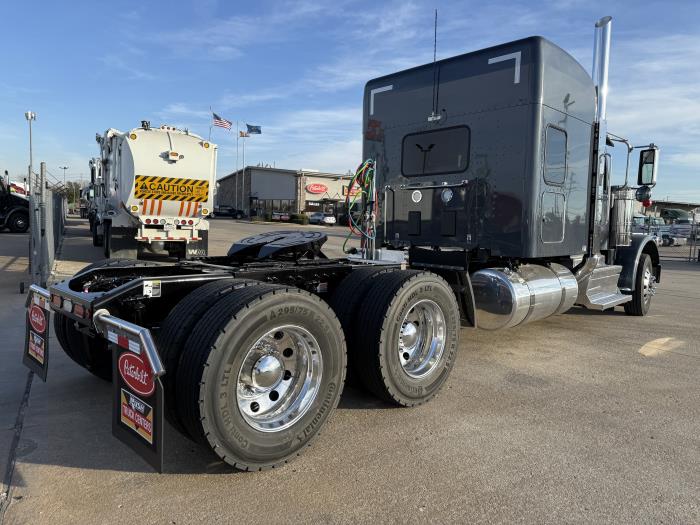 2026 Peterbilt 589-18