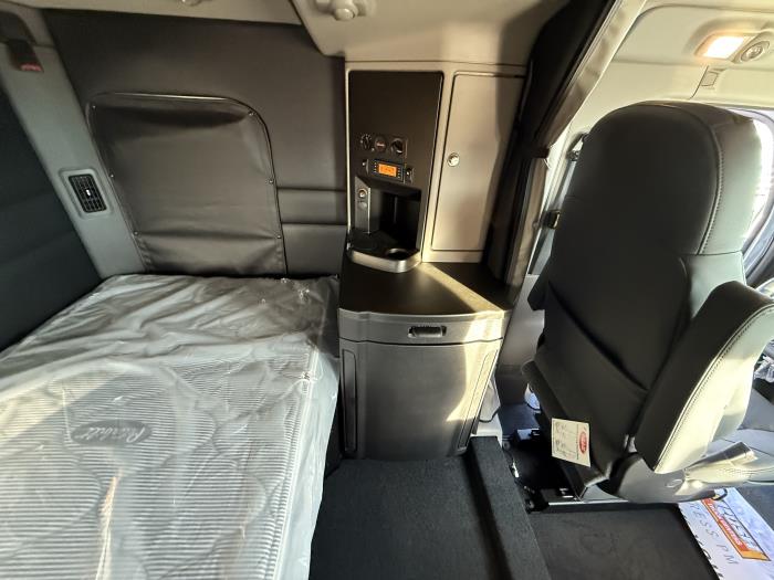 2026 Peterbilt 589-25