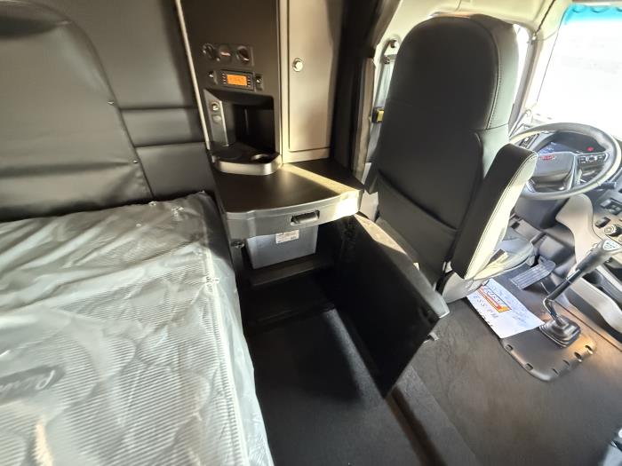 2026 Peterbilt 589-26