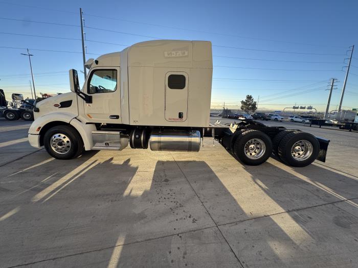 2022 Peterbilt 579-8