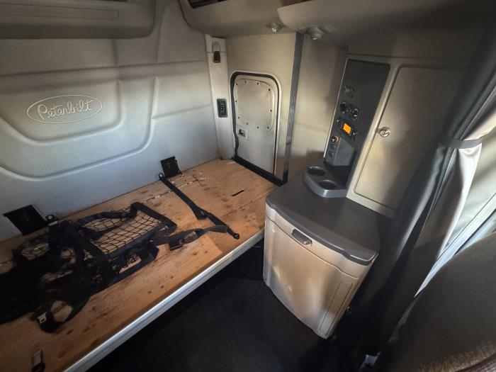 2022 Peterbilt 579-16