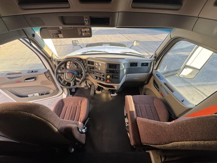 2022 Peterbilt 579-18