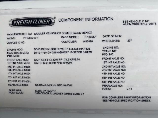 2023 Freightliner Cascadia-30