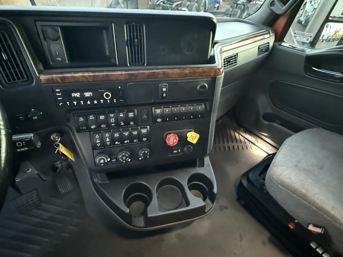 2022 International LT625-12