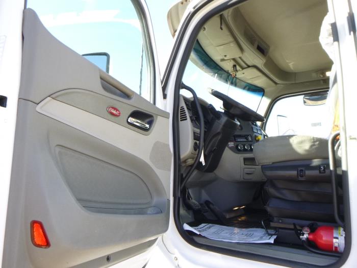 2019 Peterbilt 579-8