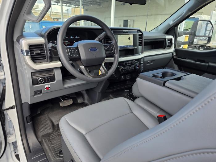 2025 Ford F-550-27