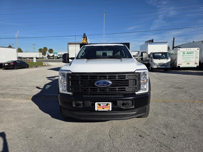 2025 Ford F-550-2