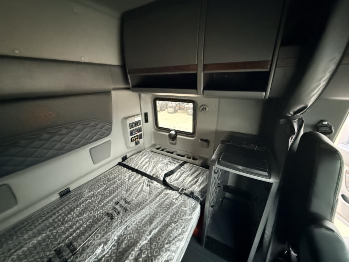 2026 International HX520-16