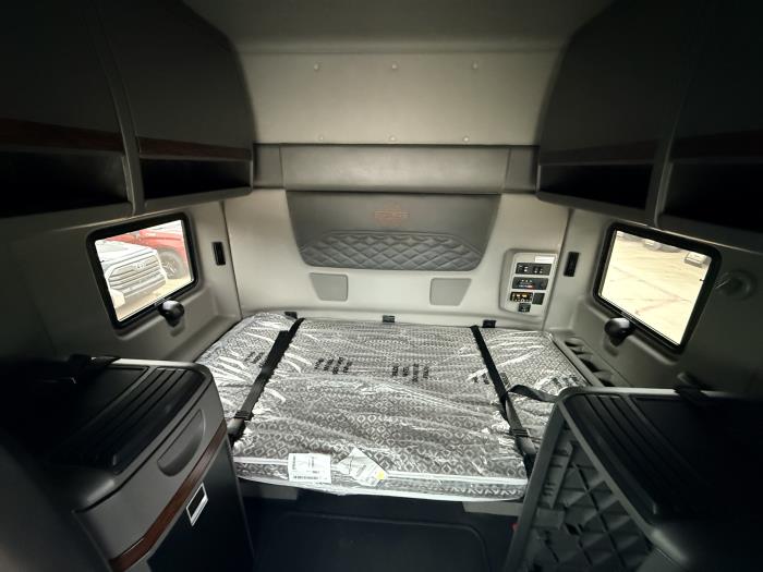 2026 International HX520-17