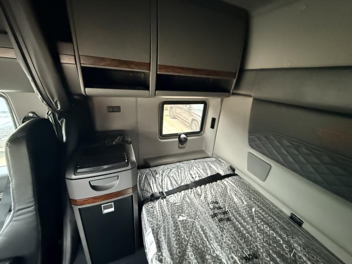 2026 International HX520-18