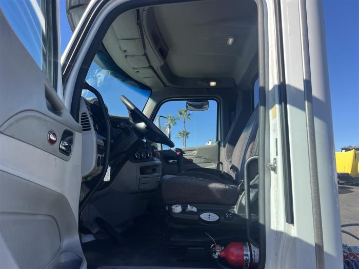 2020 Peterbilt 567-16