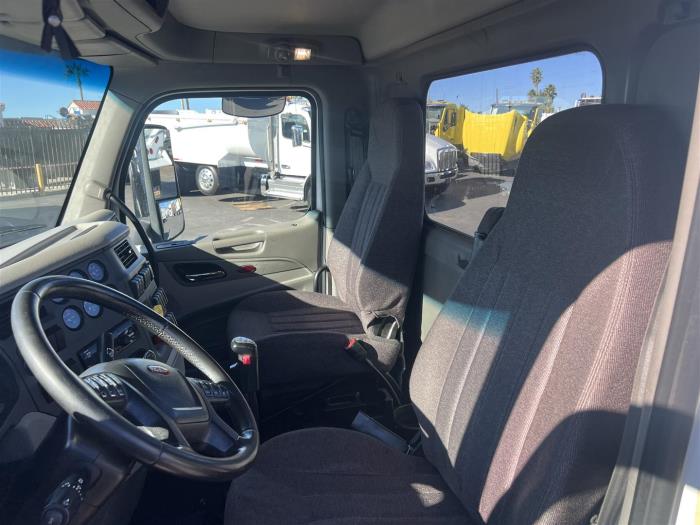 2020 Peterbilt 567-17