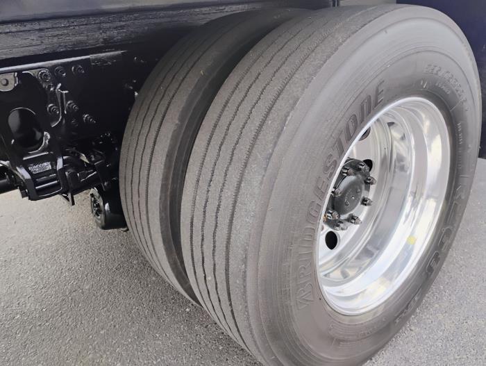 2020 Peterbilt 337-3