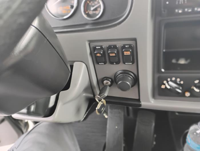 2020 Peterbilt 337-24