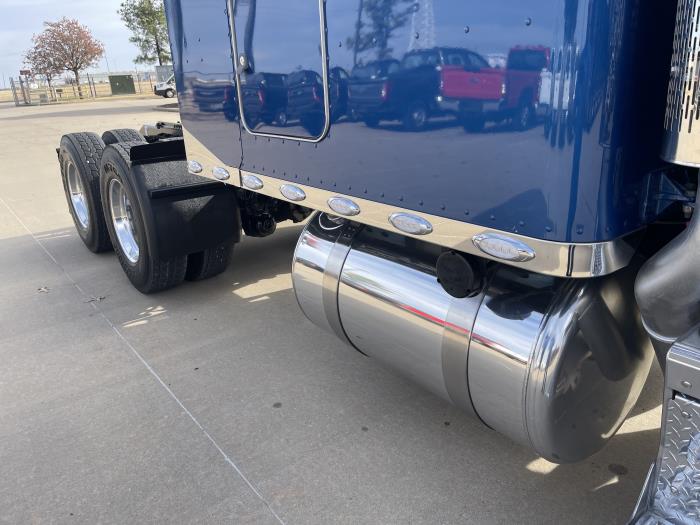 2023 Peterbilt 389-4