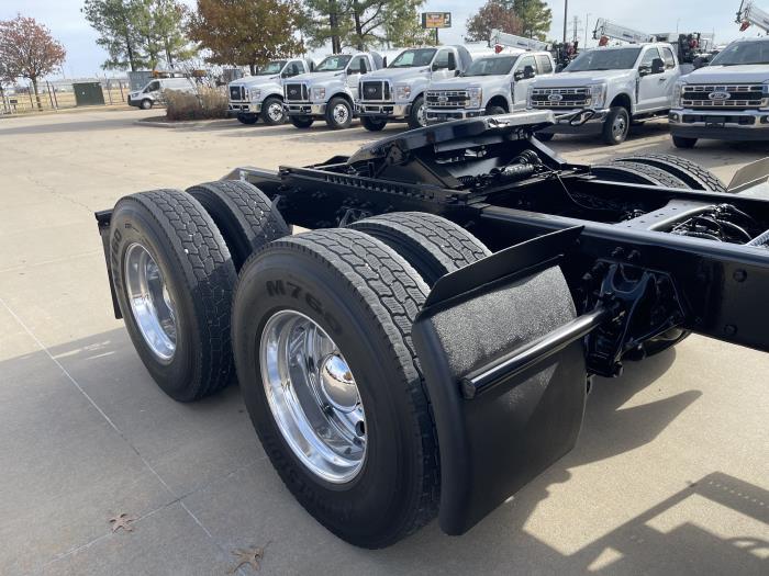 2023 Peterbilt 389-5