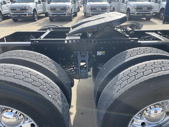 2023 Peterbilt 389-6