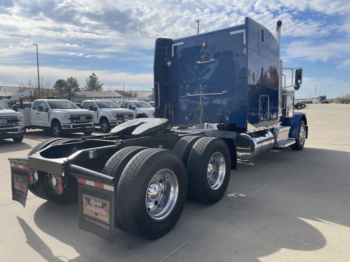 2023 Peterbilt 389-8