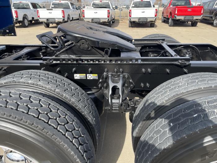 2023 Peterbilt 389-11