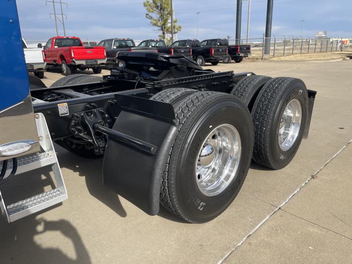 2023 Peterbilt 389-13