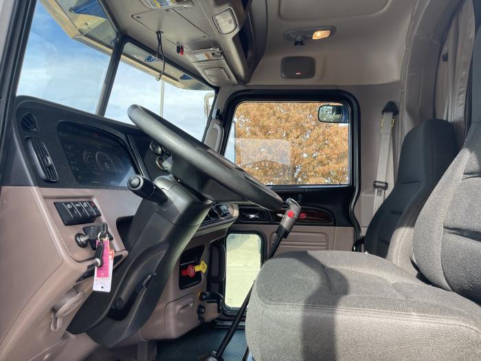 2023 Peterbilt 389-16