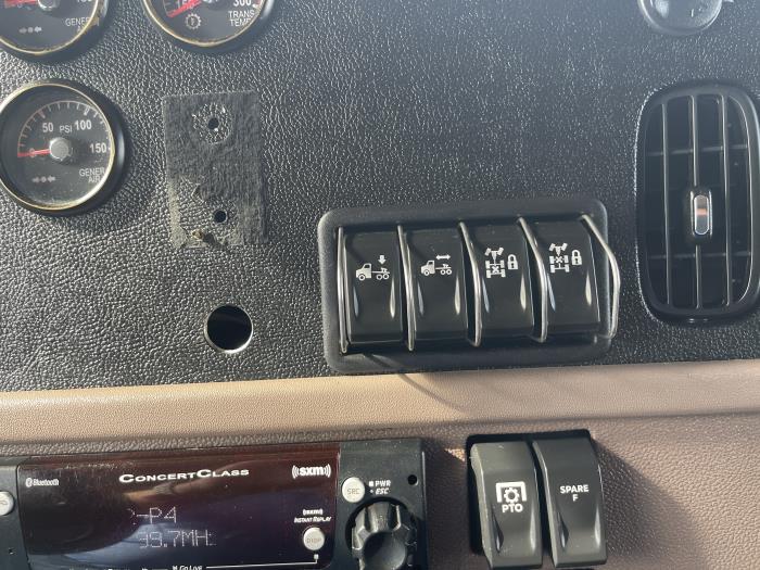 2023 Peterbilt 389-19