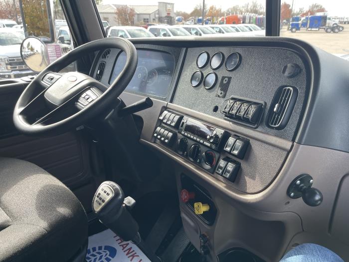 2023 Peterbilt 389-21