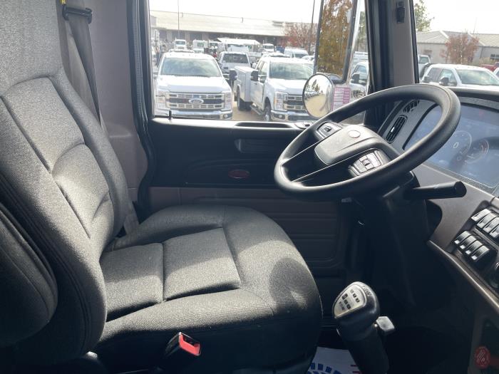 2023 Peterbilt 389-22