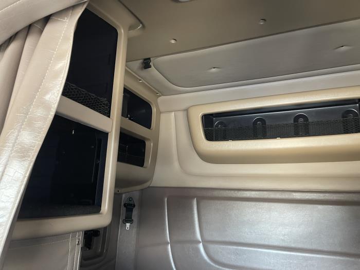 2023 Peterbilt 389-26