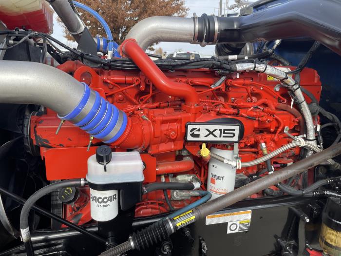 2023 Peterbilt 389-28