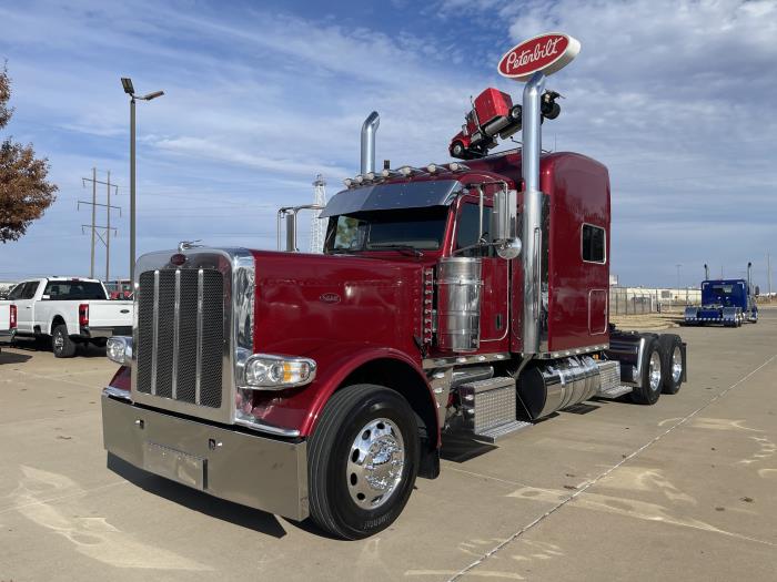 2022 Peterbilt 389-0