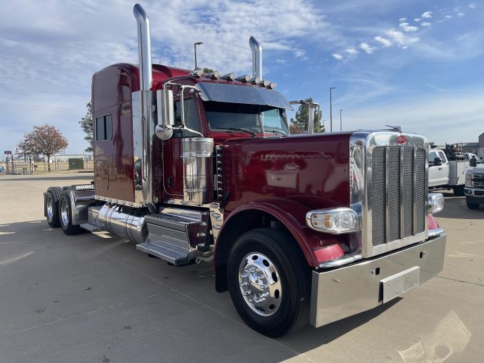 2022 Peterbilt 389-2