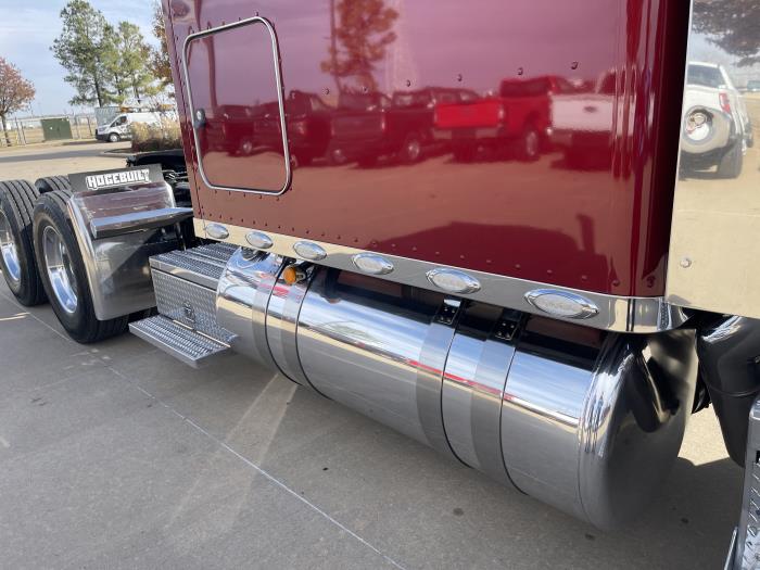 2022 Peterbilt 389-4