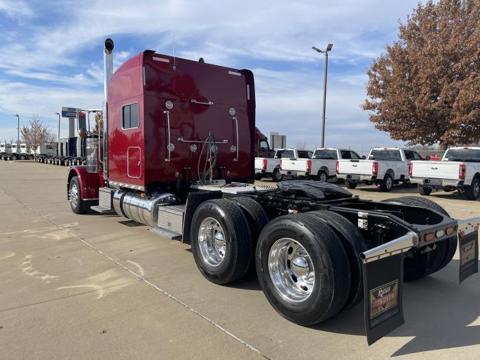 2022 Peterbilt 389-10